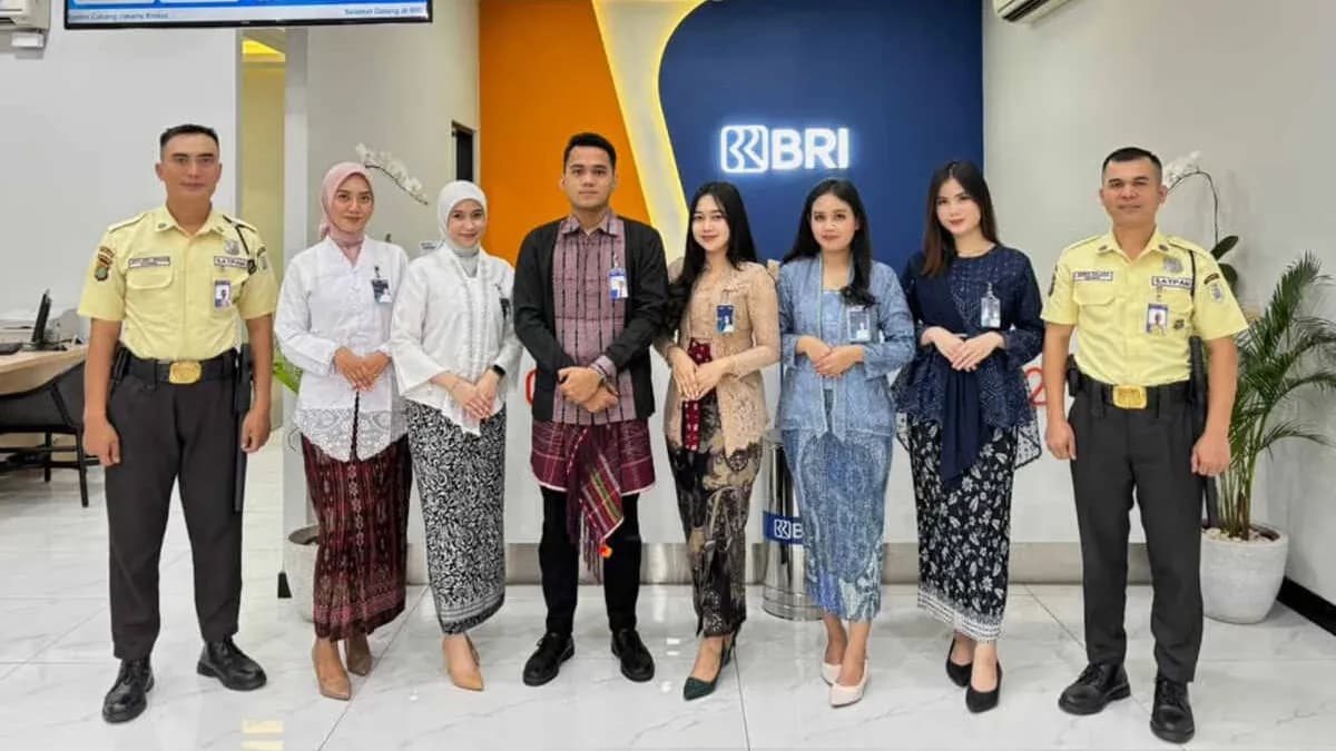 Frontliner BRI Krekot Kenakan Busana Nasional di Hari Kartini