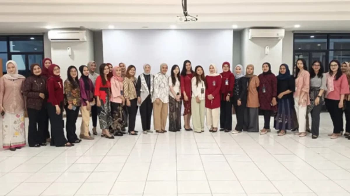 Semarak Hari Kartini, Pekerja BRI Branch Office Kramat Berlomba Tampilkan Pakaian Nasional Terbaik