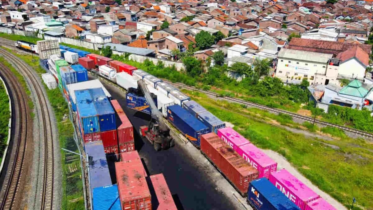 KAI Logistik Siap Tingkatkan Kapasitas Angkut Peti Kemas Ke Semarang