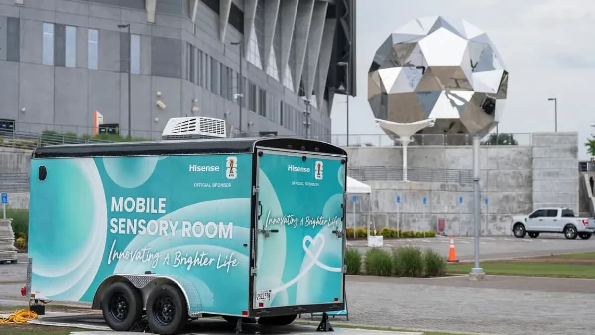 Temukan Ketenangan di Tengah Riuhnya Stadion: Hisense Hadirkan Pengalaman FIFA World Cup 2026™ yang Lebih Inklusif Lewat Mobile Sensory Vehicles di 16 Kota Tuan Rumah