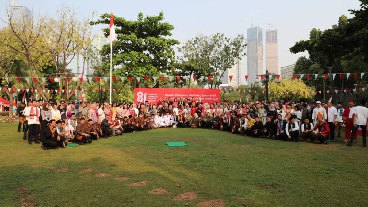Semarak Kemerdekaan, Pekerja BRI Region 6 Tampil dalam Balutan Baju Adat dan Wastra Nusantara