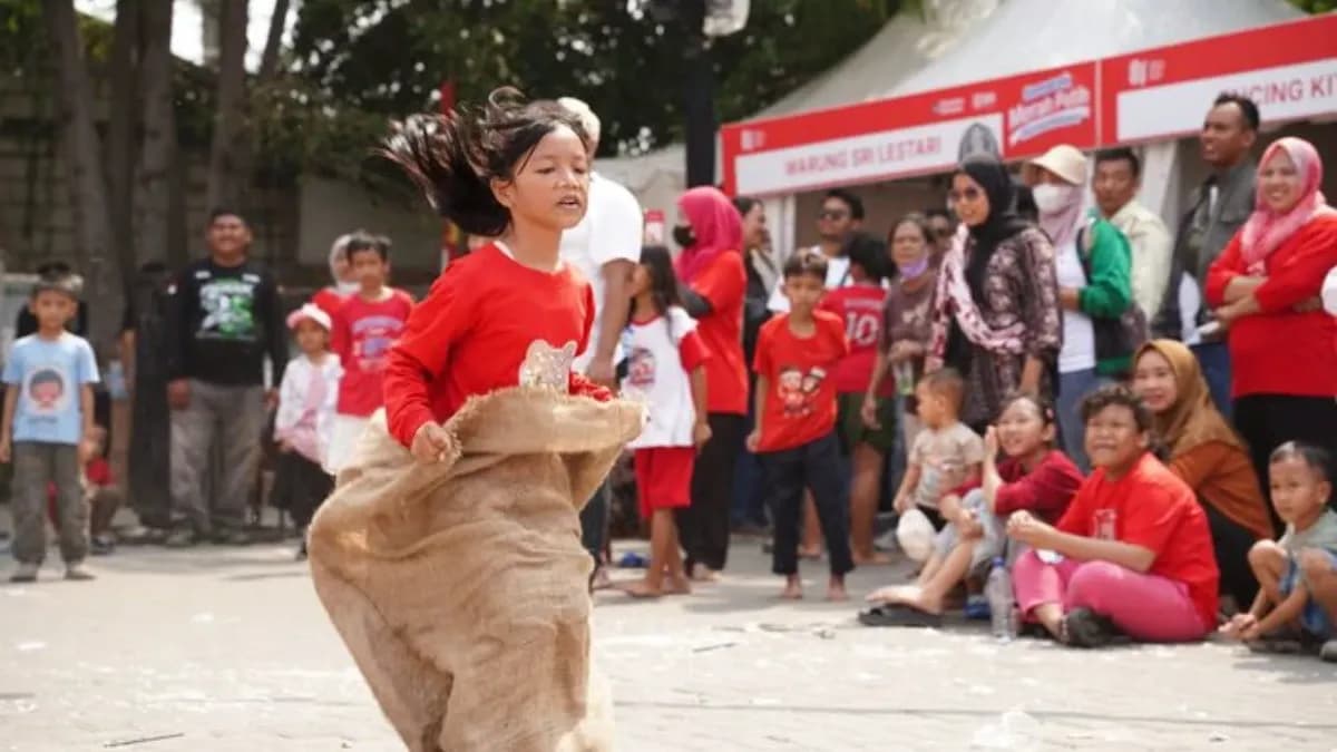 Semarak Merah Putih Kemerdekaan BRI Region 6, Warga Pasar Malaka Rorotan Antusias Ikuti Lomba 17-an