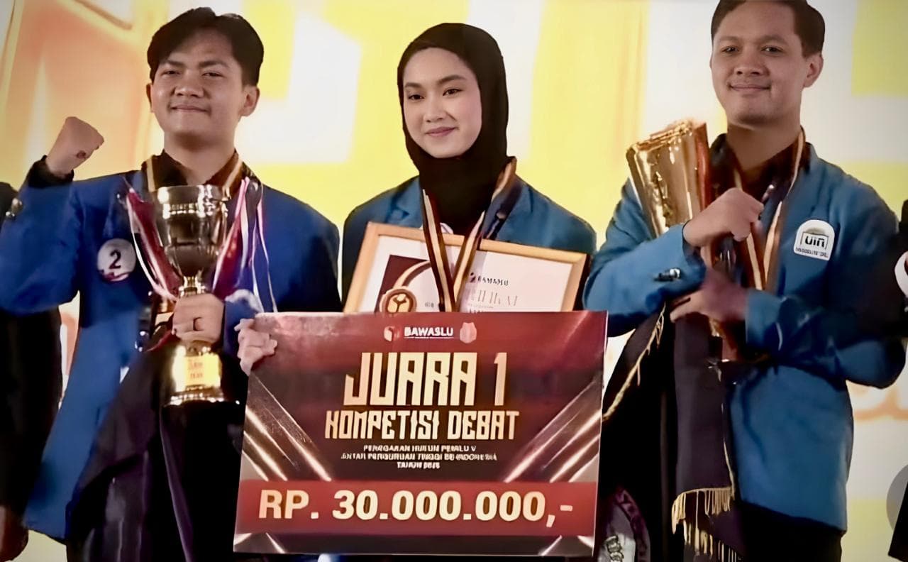 FSH PTKIN Unggul dalam Lomba Debat Hukum Bawaslu RI